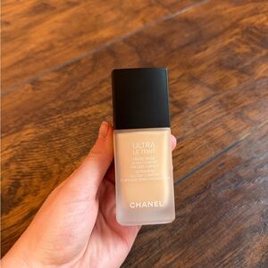 CHANEL Ultra Le Teint Foundation B10